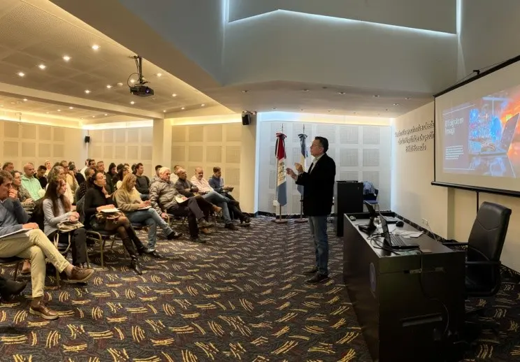 Charla de IATEK sobre IA en el Centro de Despachantes de Aduana de Rosario